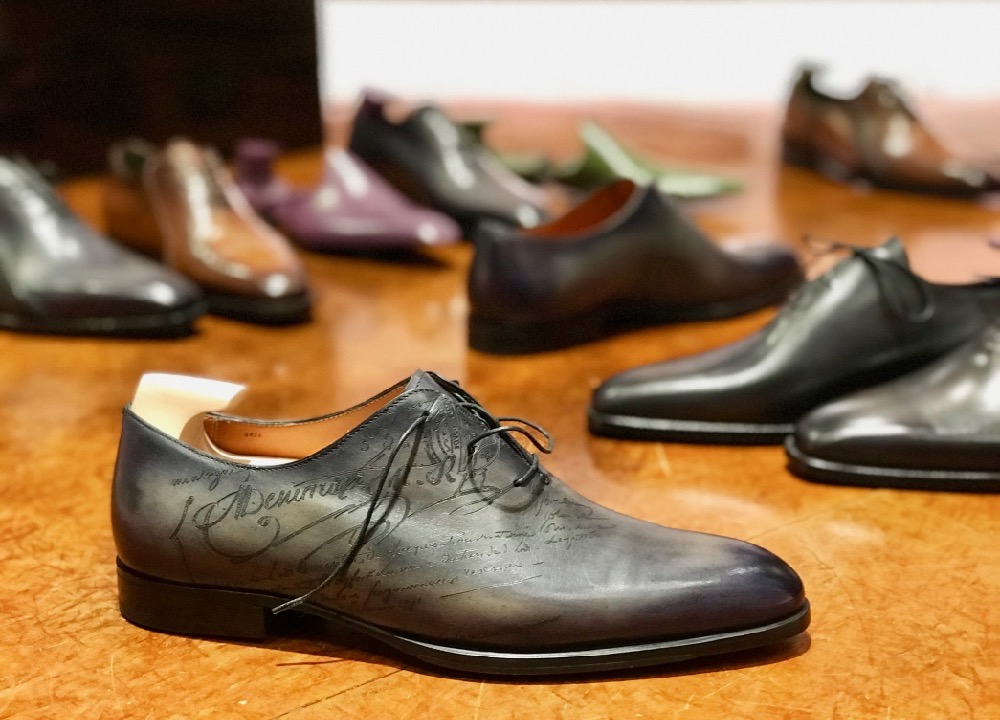 Classy colibri on Berluti shoes<div class=