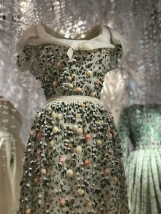 Classy colibri on Christian Dior, couturier du rêve, Musée des Arts Décoratifs Paris